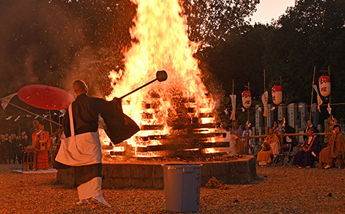 Thousand-lantern memorial Event