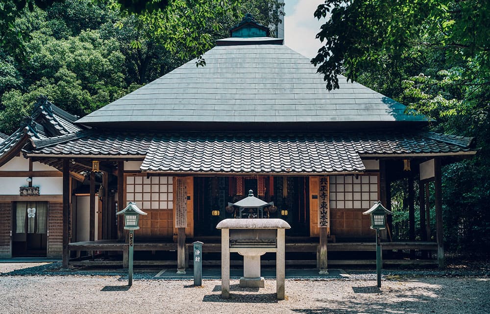 東山本堂